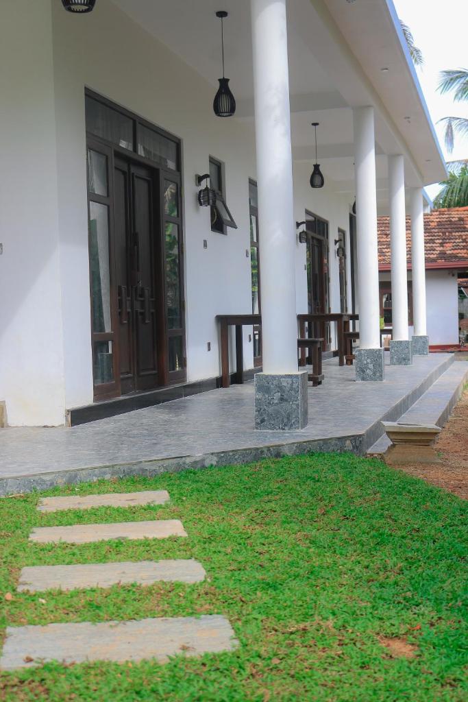 Eden Roc Guest Inn photo 3