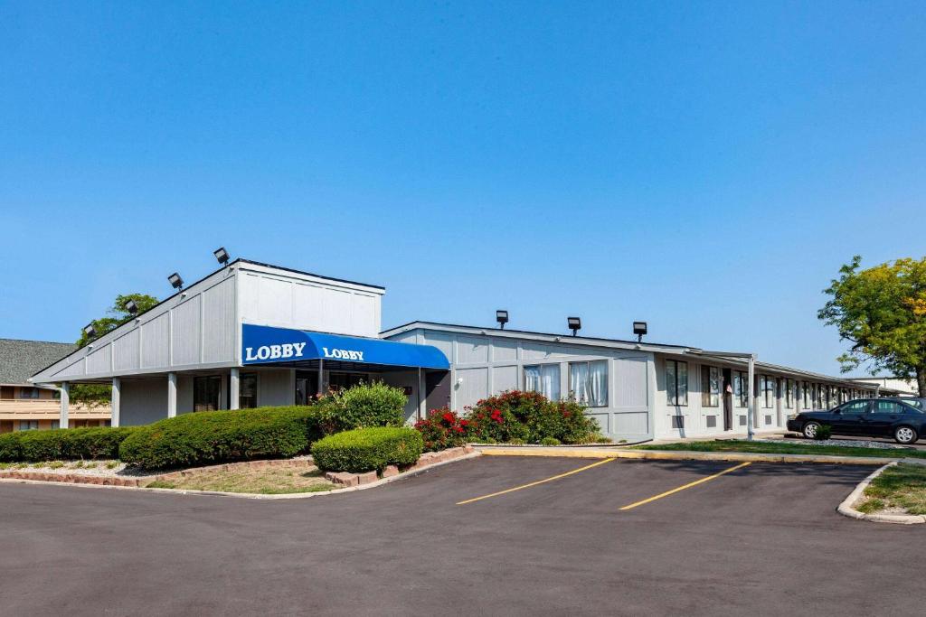 Travelodge by Wyndham Monroe image