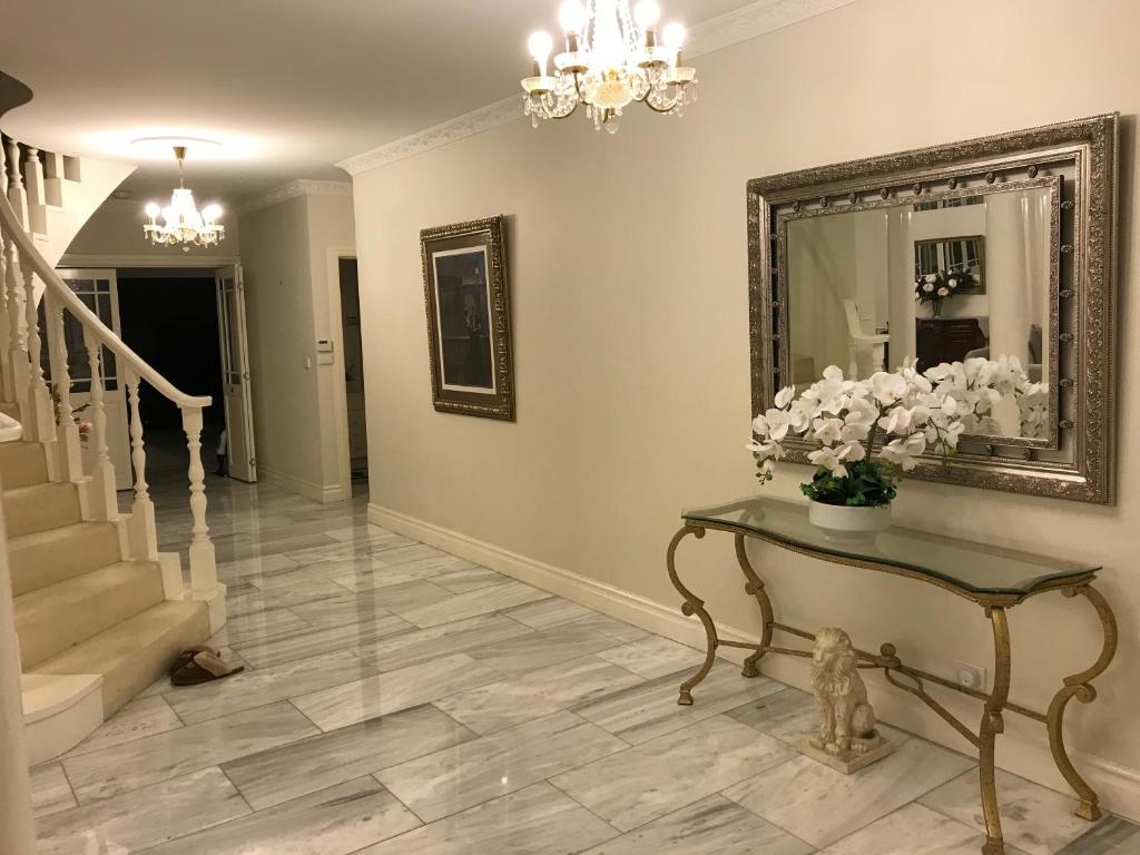 Cosy private room easy access to city & airport photo 1