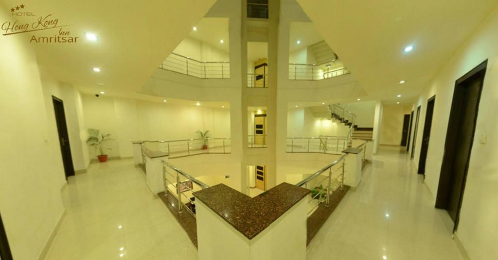 Трехместный (Роскошный трехместный номер), Hotel Hong Kong Inn
