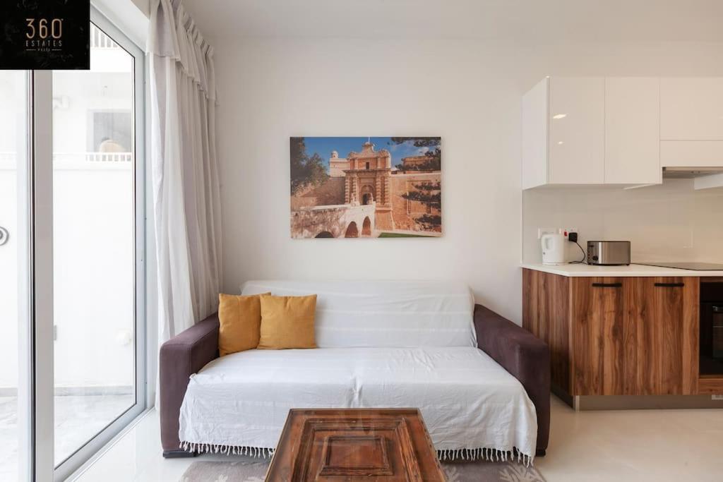 Comfy APT with Terrace, 5 mins to Sliema Ferries by 360 Estates photo 3