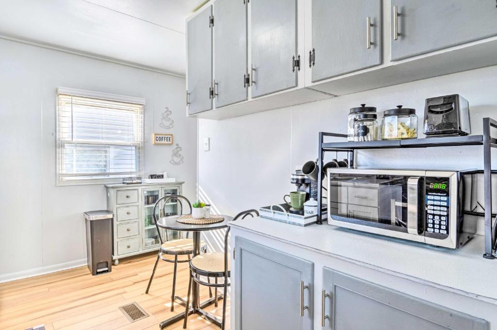 Anderson Bungalow Near University and Downtown! photo 4