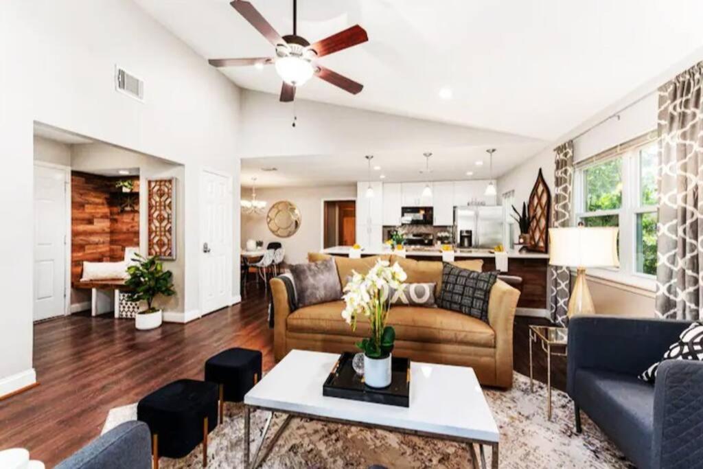 Spacious Furnished Family Home Near Downtown Katy & Asian Town - Premium Amenities photo 3