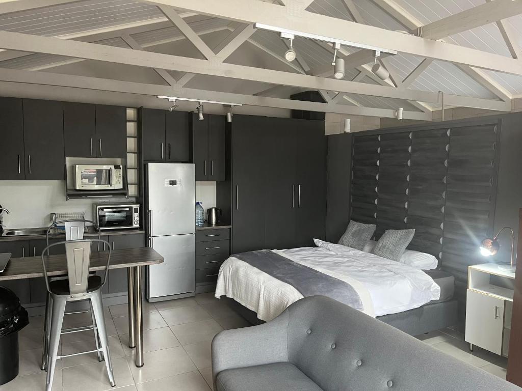 28 on Symonds Luxstudio 5 for couples with solar backup