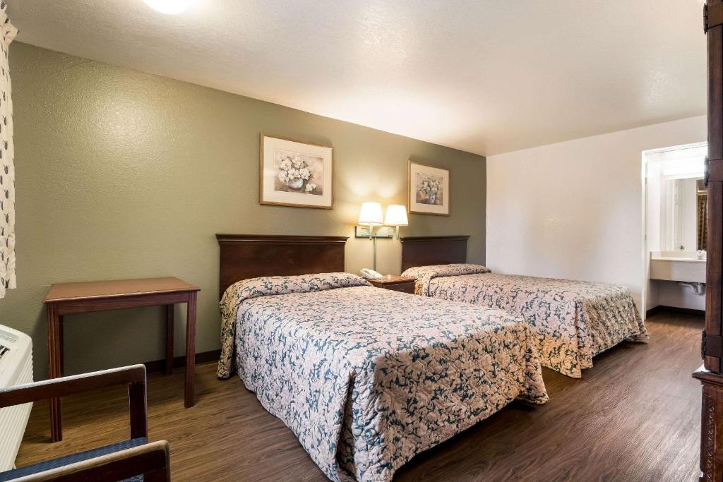 Econo Lodge Bartlesville Hwy 75 photo 3