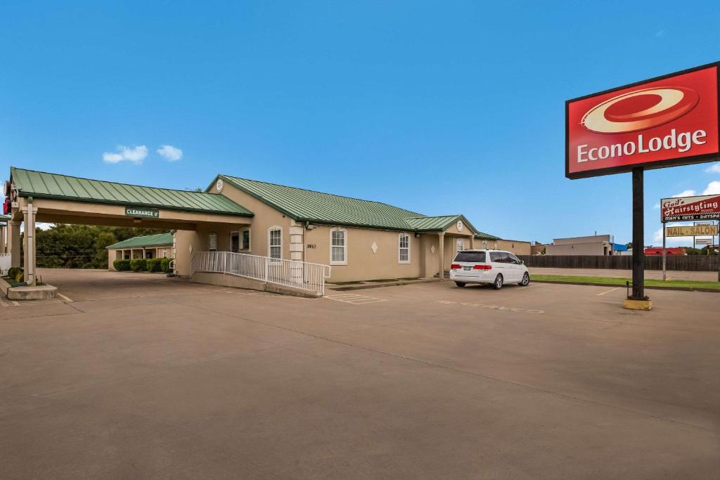 Econo Lodge Bartlesville Hwy 75 photo 1