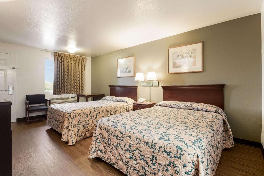 Econo Lodge Bartlesville Hwy 75 photo 4