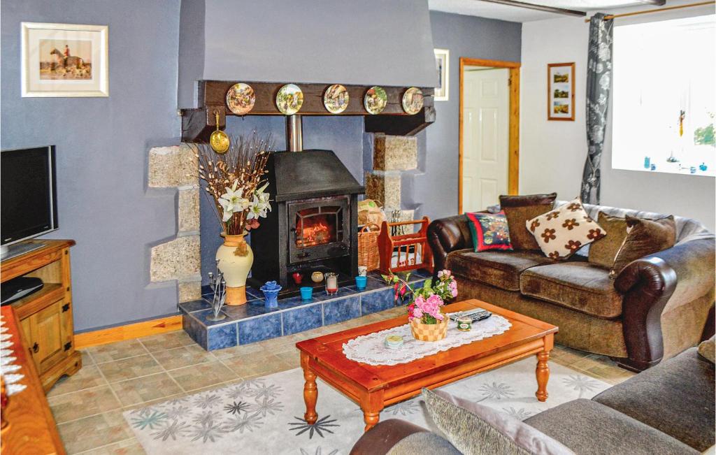 Amazing Home In Poullaouen With 3 Bedrooms photo 3