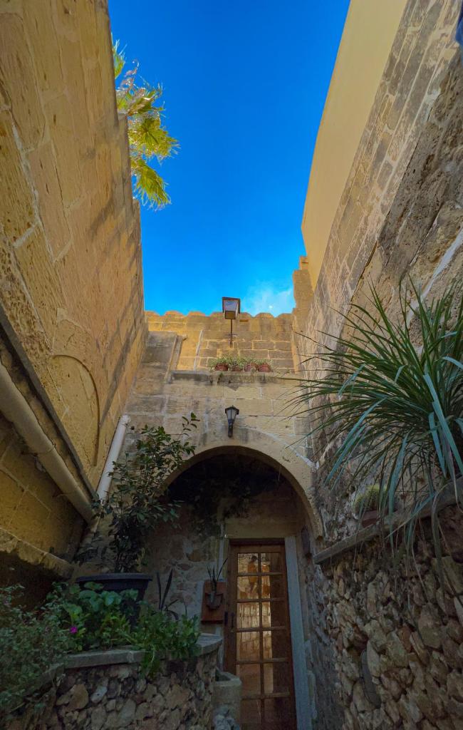 300y/o Farmhouse BLUE LAGOON VIEWS /AC/POOL QALA photo 1