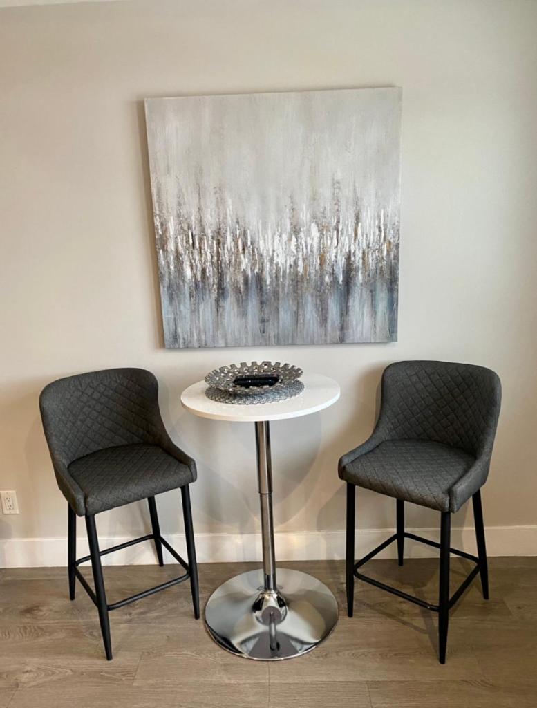 Lovely condo located close to downtown/waterfront! photo 4