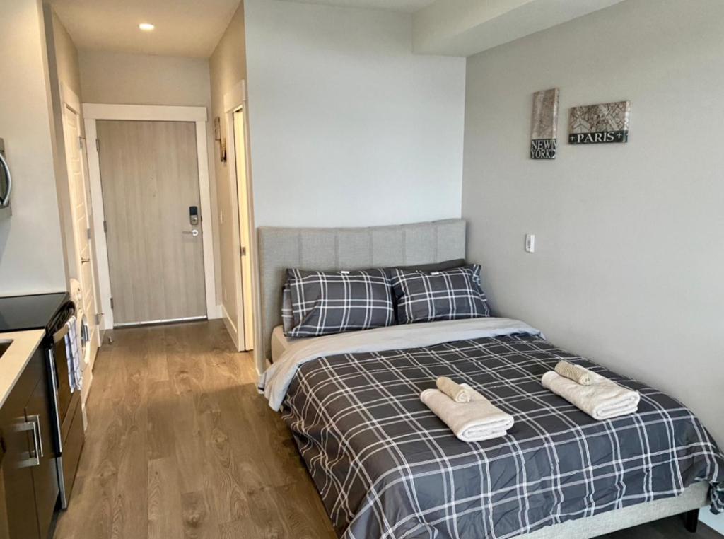 Lovely condo located close to downtown/waterfront! photo 3