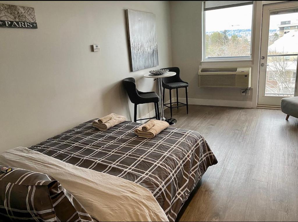 Lovely condo located close to downtown/waterfront! photo 2