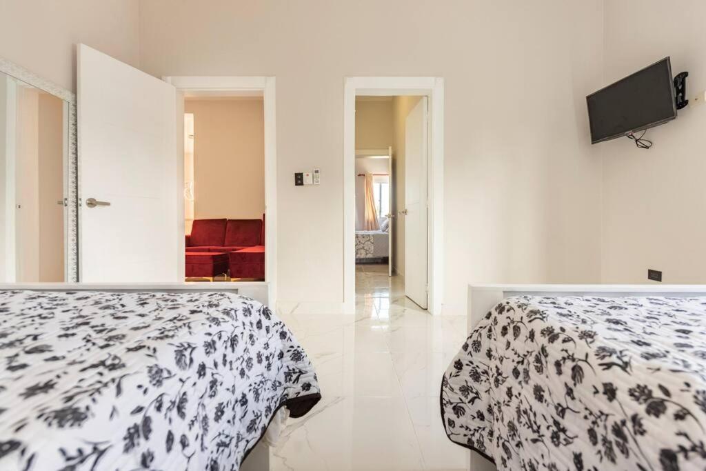 The Green Palms 5 Bedroom villa with pool / garden photo 2