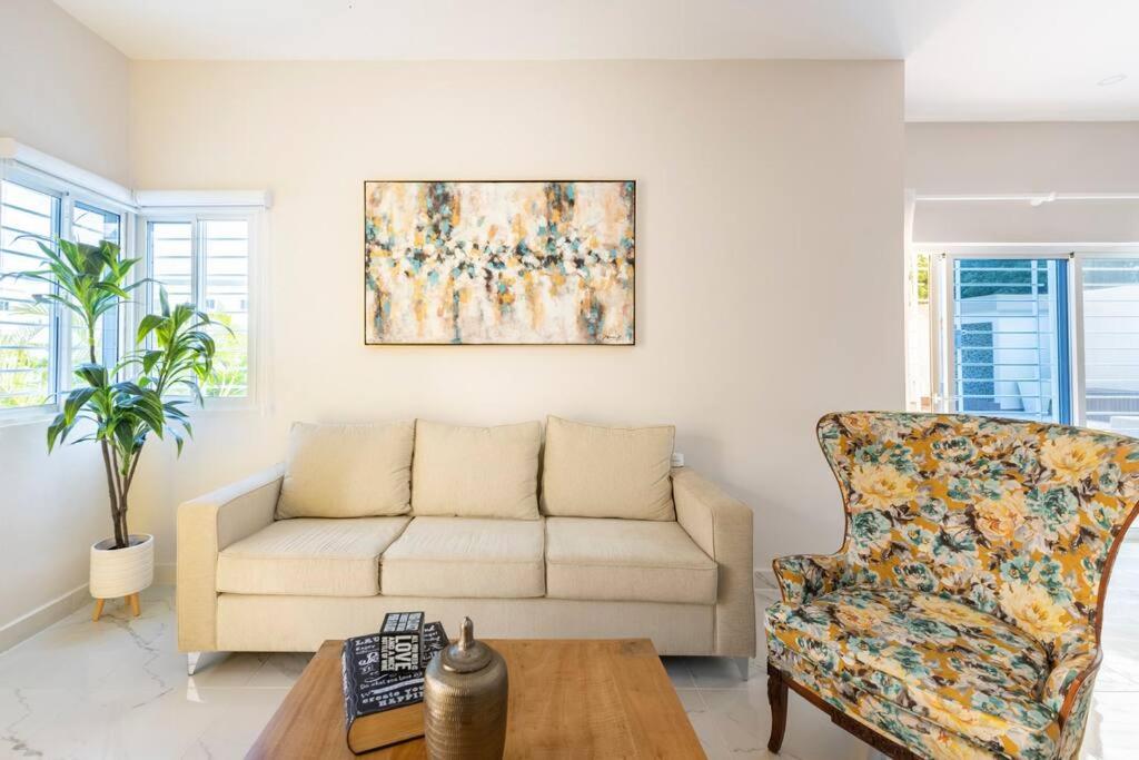 The Green Palms 5 Bedroom villa with pool / garden photo 4