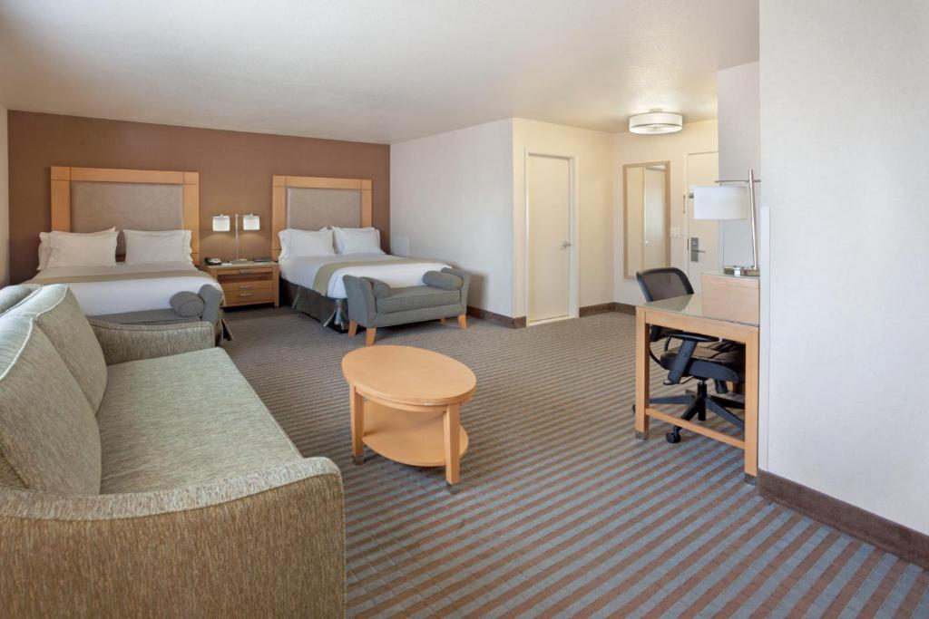 Holiday Inn Express Monterey - Cannery Row, an IHG Hotel photo 1