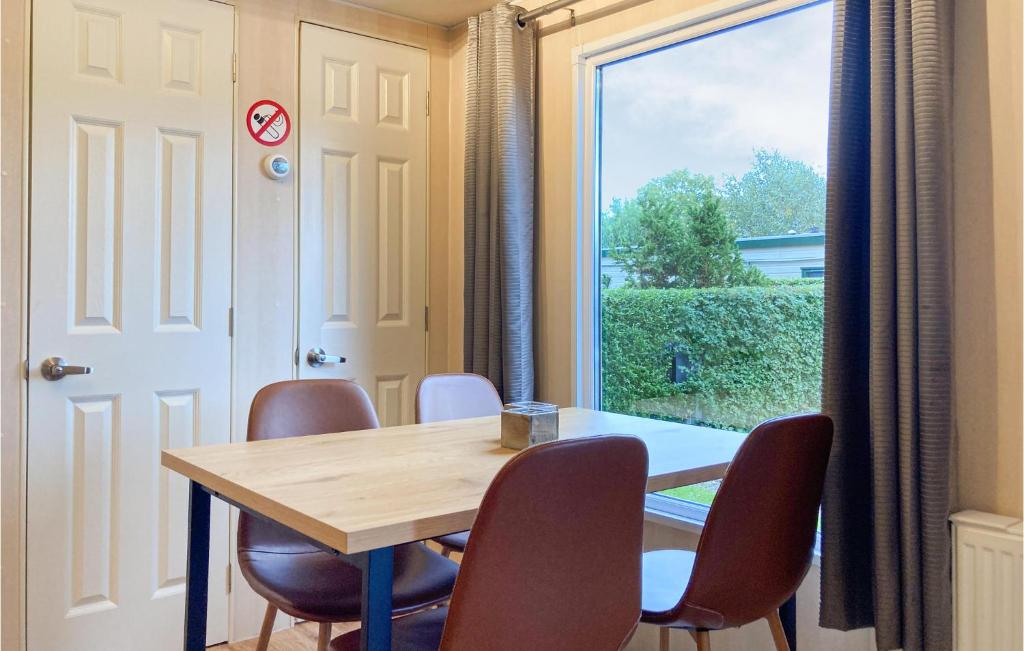 Nice Home In Heinkenszand With Wifi And 3 Bedrooms photo 4