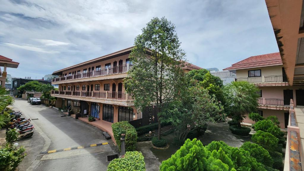 Panupong Hotel photo 3
