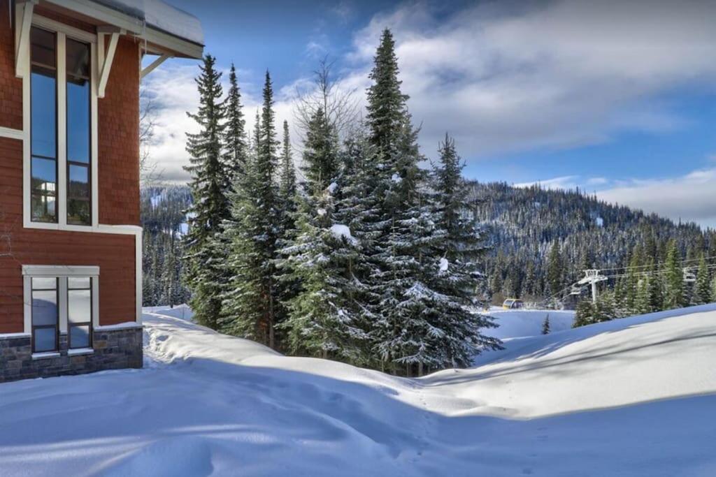 Cozy 2 Bedroom 2 Bathroom Ski in Ski out Townhouse photo 1