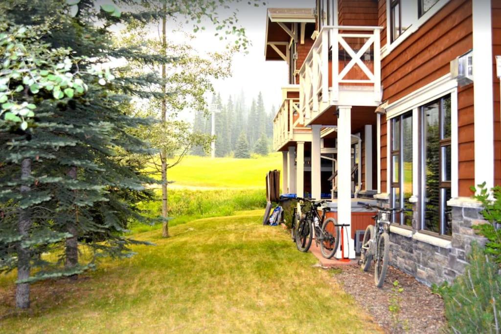 Cozy 2 Bedroom 2 Bathroom Ski in Ski out Townhouse photo 4