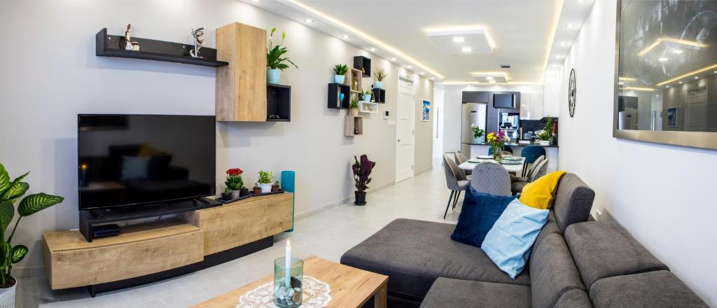 2 bedroom luxury design apartment photo 1