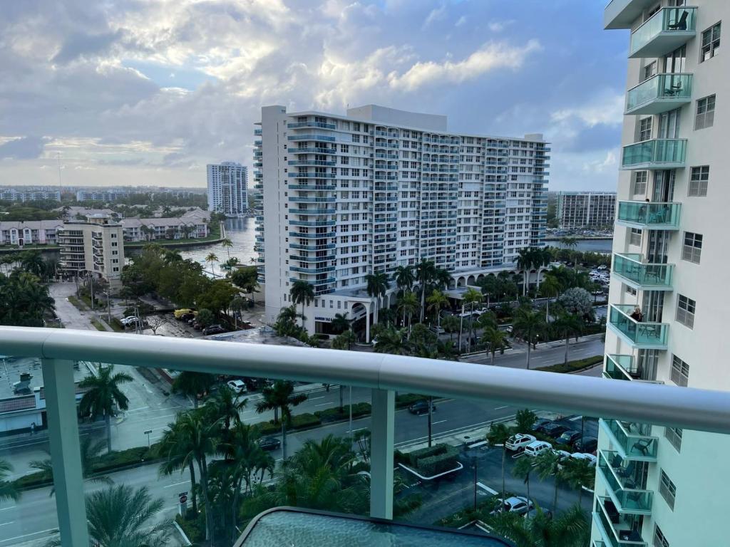 Hollywood on Beach Apartment photo 1