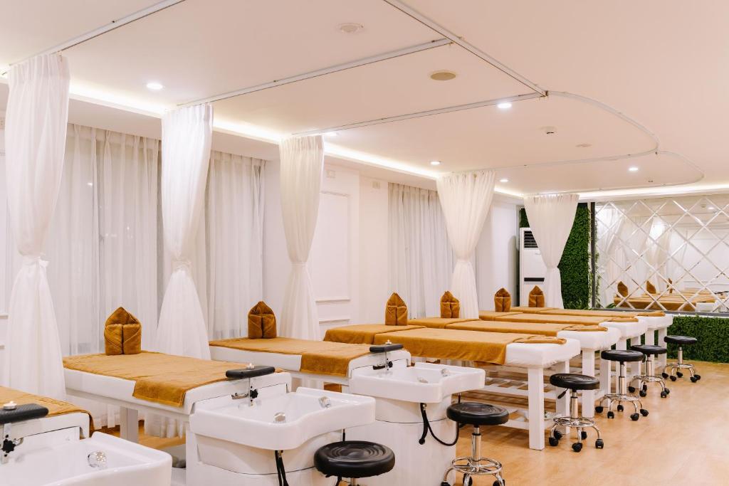 Khách sạn Happy Day