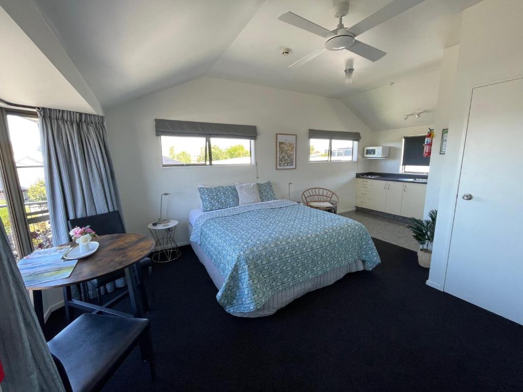 Colonial Motel photo 1