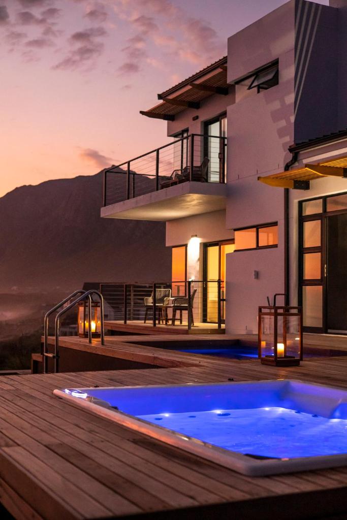 OnTheRocksBB Solar Powered Guesthouse and Ocean Lodge photo 1