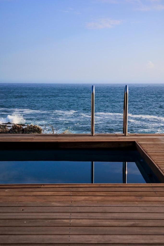 OnTheRocksBB Solar Powered Guesthouse and Ocean Lodge photo 2