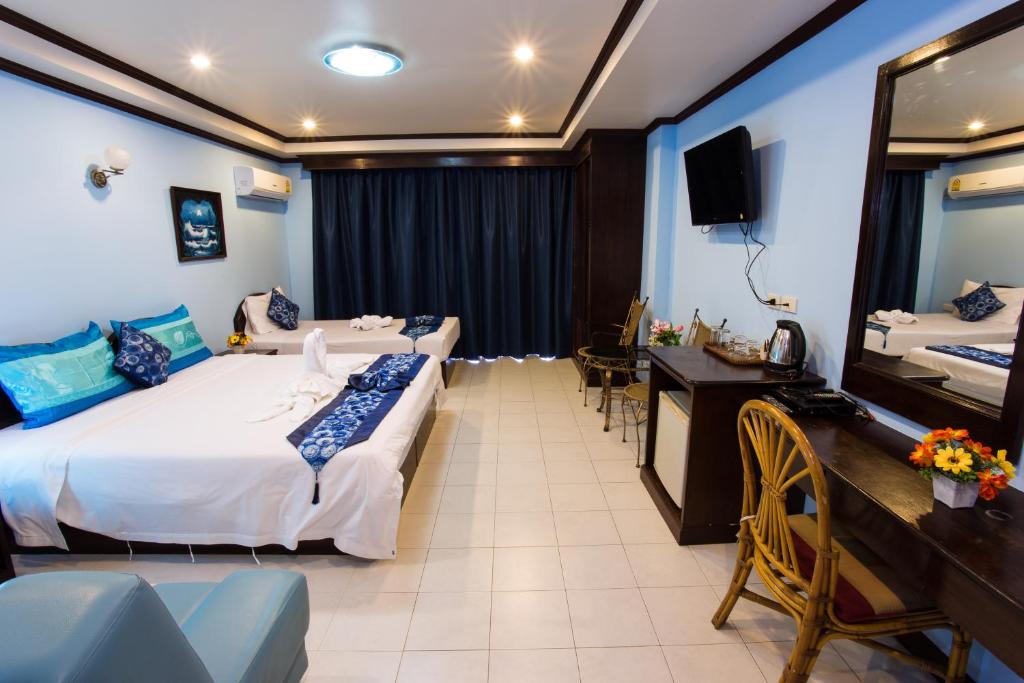 Семейный (Семейный номер Делюкс с балконом), Grand Orchid Inn