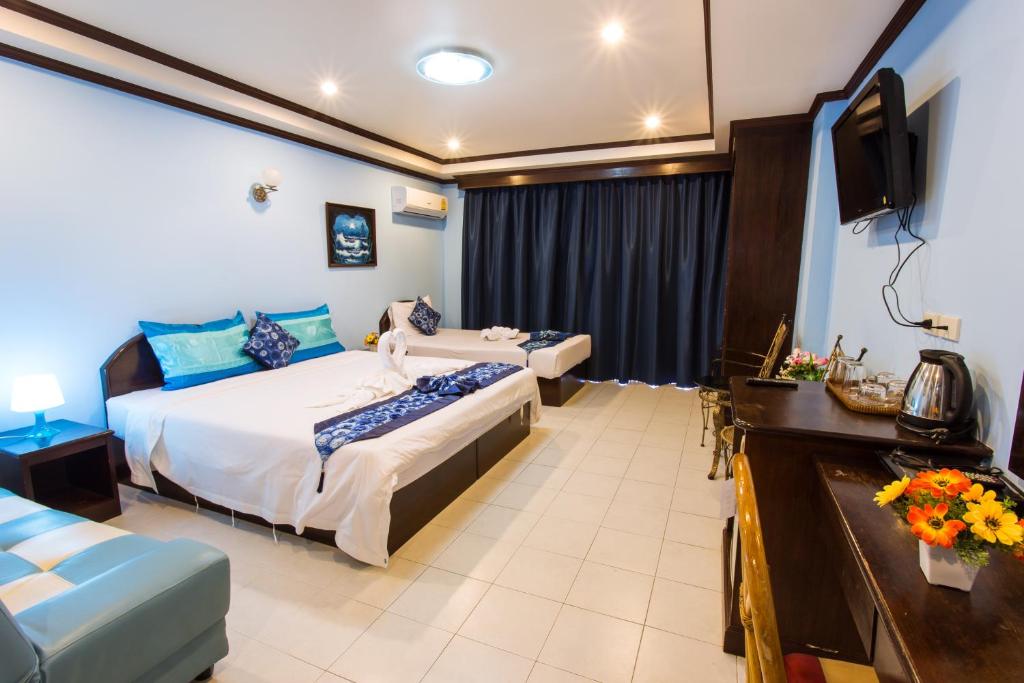 Семейный (Семейный номер Делюкс с балконом), Grand Orchid Inn