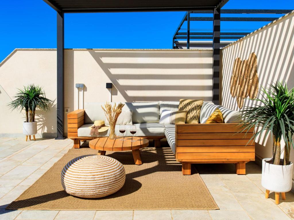 Apartment Marinsa Beach Sea View-Roof Terrace by Interhome photo 2