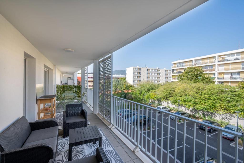 brand new air- conditioned flat with Terrace and Garage near the Beaches photo 1