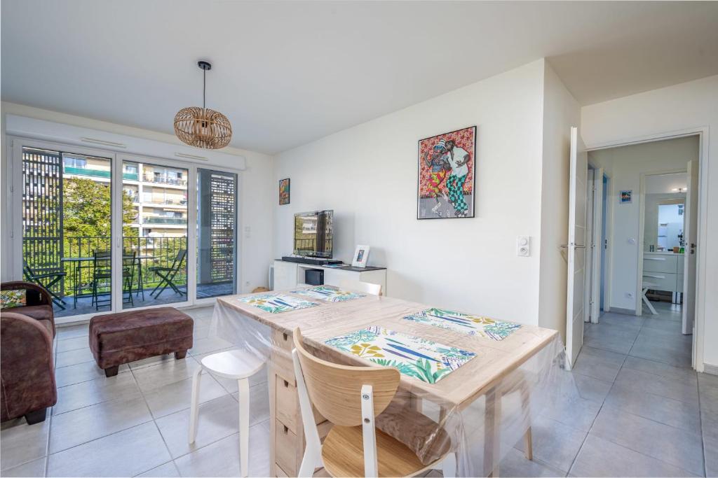 brand new air- conditioned flat with Terrace and Garage near the Beaches photo 3