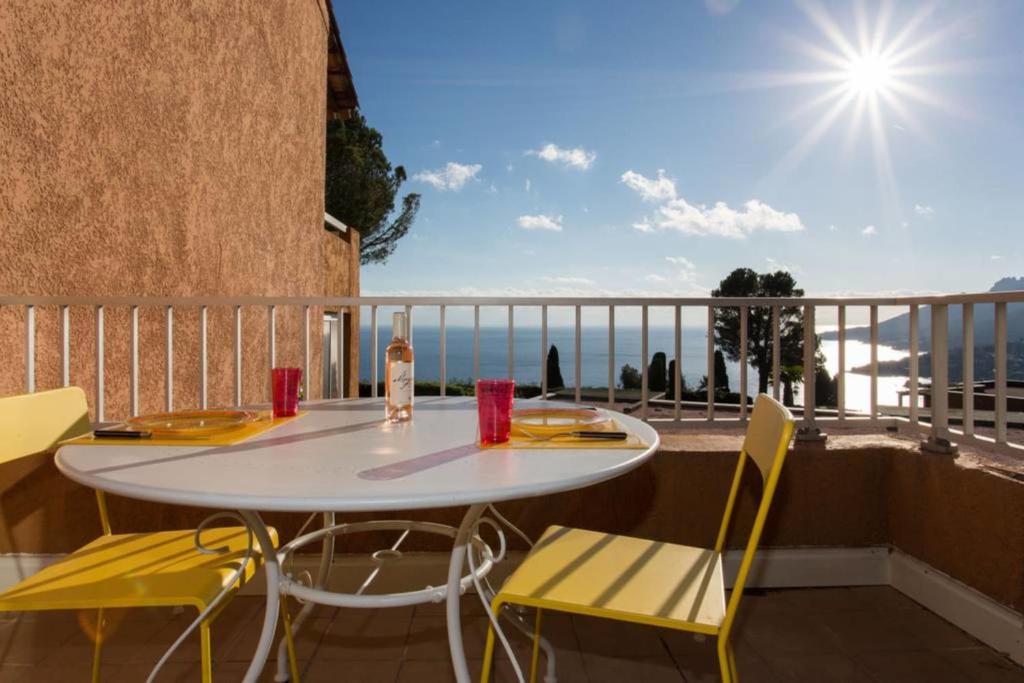 NEW!! Vue incroyable - appartement avec piscine photo 3