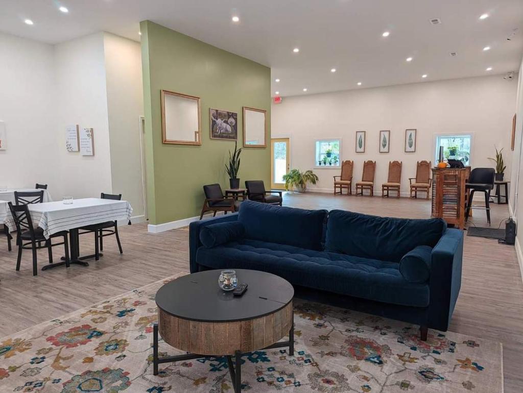 The Honey Bee Motel image