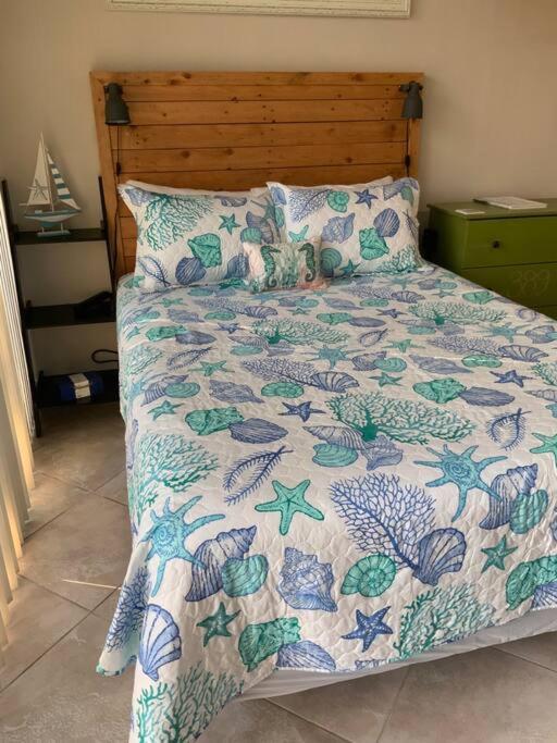 Comfy Coastal Beach Vacation photo 4
