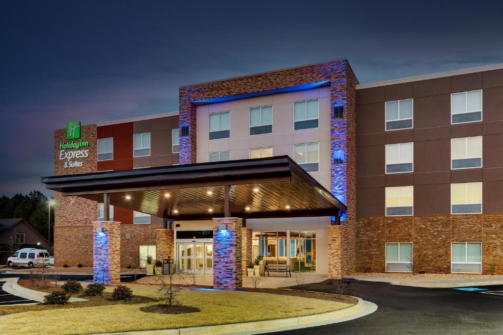 Holiday Inn Express & Suites Dawsonville, an IHG Hotel image