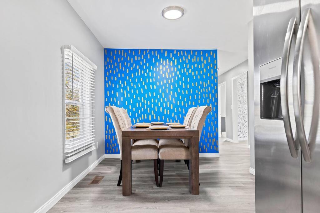 Pet Friendly & Great Outdoor Space Close to Downtown photo 1