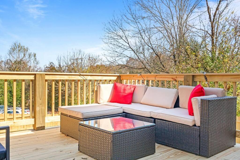 Pet Friendly & Great Outdoor Space Close to Downtown photo 2