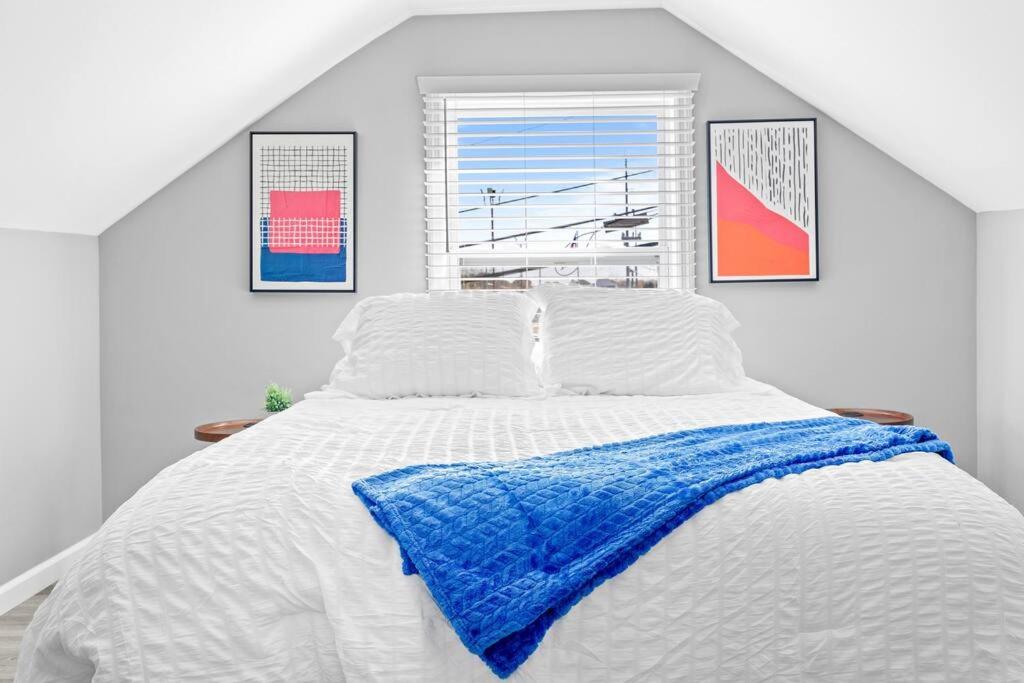 Pet Friendly & Great Outdoor Space Close to Downtown photo 3