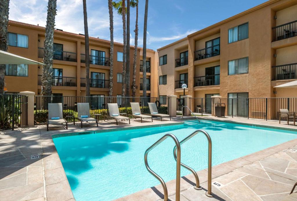 Sonesta Select Huntington Beach Fountain Valley image