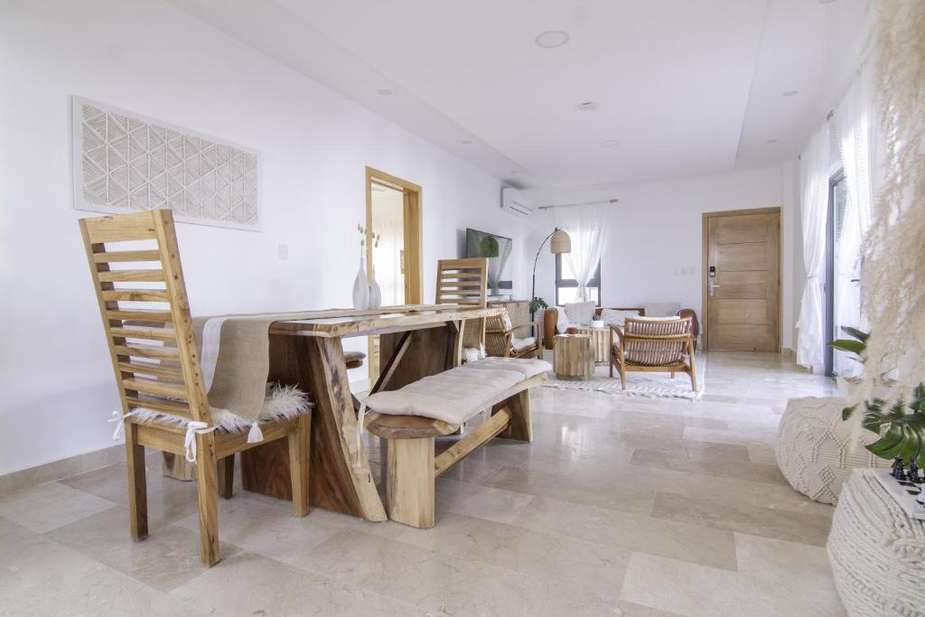New Beachfront Penthouse photo 4