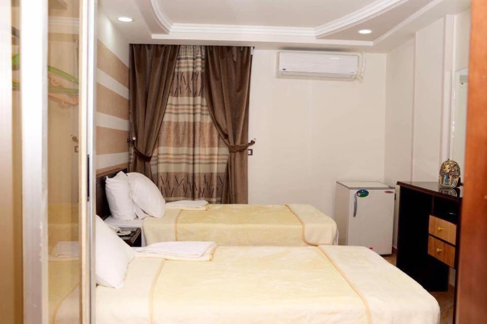 Salvatore Room With Breakfast-Behind Asyut Train Station photo 2