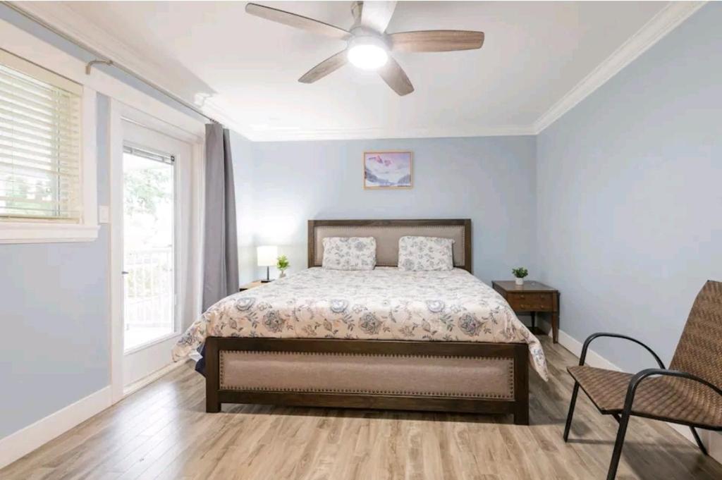 CHEERFuL 2 LEVEL HOUSE 4 BED 3 BATH PARKiNG photo 2