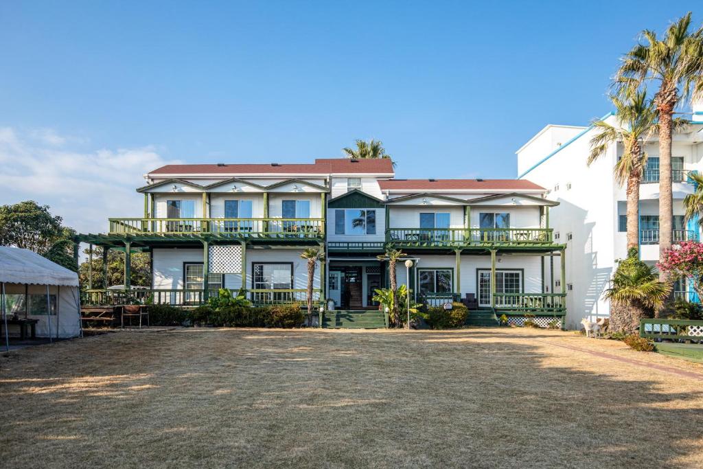 Euro House photo 1