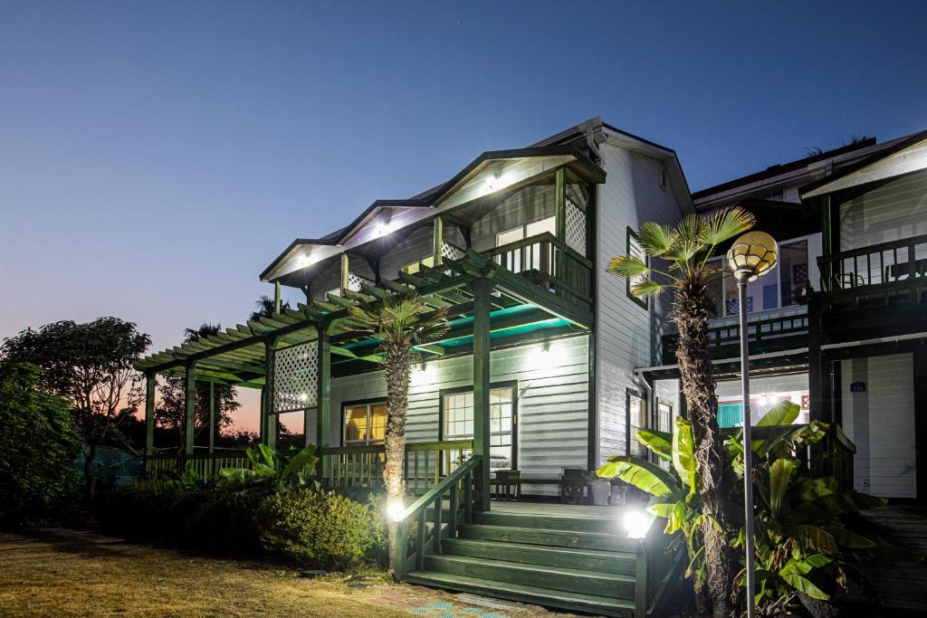 Euro House photo 4