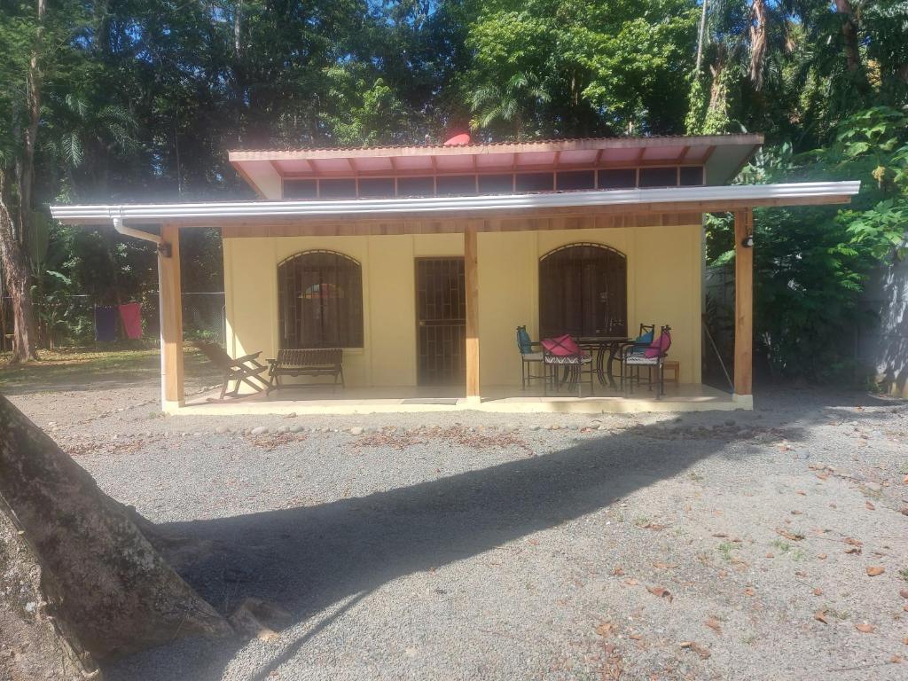 We deh yah Hone Creek photo 2