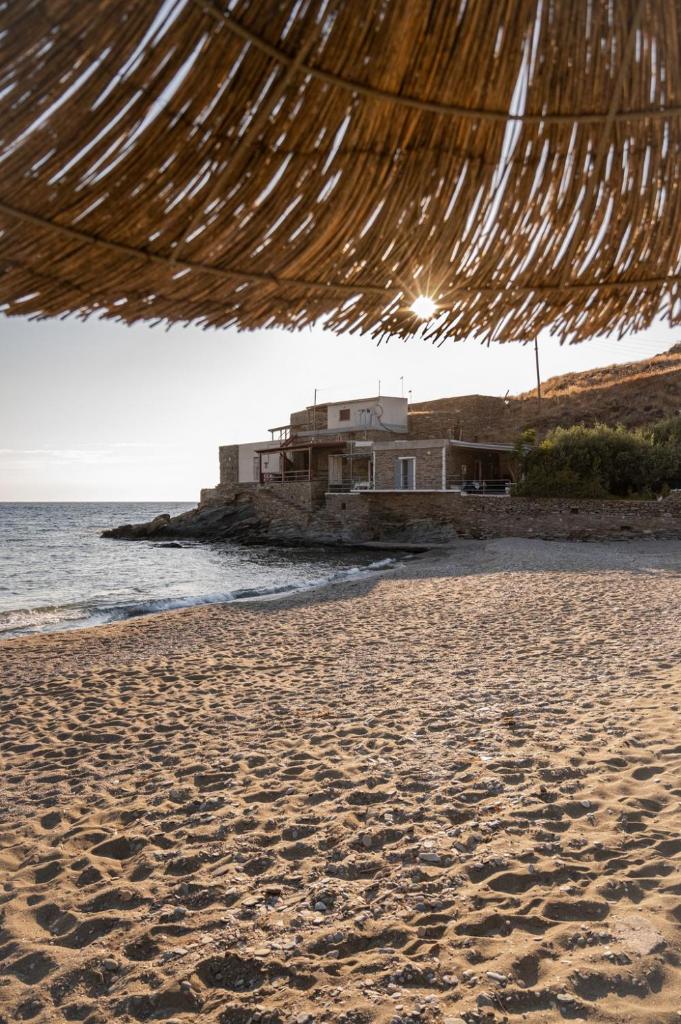 Beachfront bungalow in the area of Kampi, near Koundouros photo 1