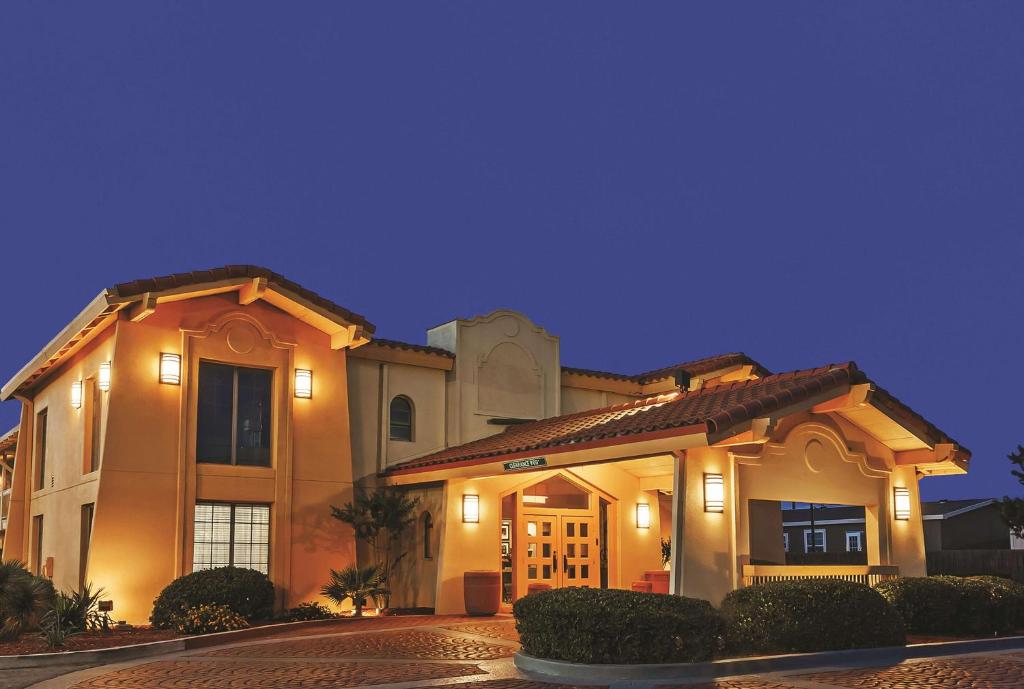 La Quinta Inn by Wyndham Midland image